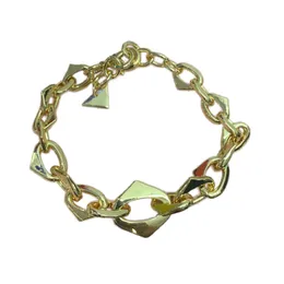 Klasik Tasarımcı Bilezik Yüksek kaliteli bükülmüş zincirler, kadınlar için gümüş bilezik kaplama siyah mektup üçgen modaya uygun bilezikler düğün takı hediyeleri zh185 e4