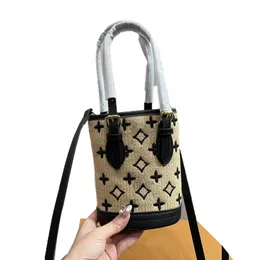 24SS Kobiety luksusowy projektant letni słomka haft klasyczny kwiaty torby torebki szewder crossbody torebki z oryginalnej metalowej torebki torebki 17 cm