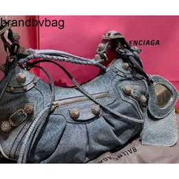 Balencig 바이커 최고 품질의 가죽 패션 가방 가방 면화 오토바이 겨드랑이 크로스 바디 주름 클라우드 리벳 플래시 22 New Womens Versatile Trend Pers