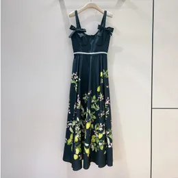 Vestido midi com estampa floral de marca de moda europeia de algodão preto e cintura reunida