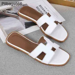 Orans Hausschuhe Damen Sandalen Sommermode Tragen 2024 Neue koreanische Version Net Red Flat Bottom Travel Holiday Beach One Word Leath Have Logo