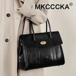 Axelväskor äkta läder stor väska kvinnors handväska 2024 lyxkapacitet svart mjuk pitot cowhide retro designer märke