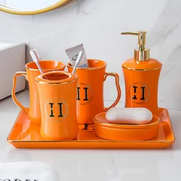 Set di articoli sanitari in ceramica Set per il lavaggio Set da cinque pezzi Bottiglia per lozione in ceramica Decorazione per il bagno Hotel Commercio all'ingrosso transfrontaliero per la casa