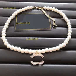 Collane con ciondolo Moda Doppia lettera Collana di diamanti Orecchini a bottone Designer Donna Girocollo Regalo di nozze di marca Collana di perle Placcato oro 18 carati Gioielli senso