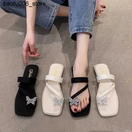 Slippers 2024 Summer South Korean Square Headed Set Toe Womens Shoes Rhinestone Butterfly Outwear Flat Bottom Beach Shoes Large Size Slippers Q240318