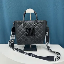 Borsa da donna 2024 Borse di design con motivo a reticolo di diamanti Borsa a tracolla con lettera in pelle PU di nuova tendenza Borse da pendolarismo quadrate di grande capacità