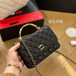 Дизайнерская сумка Channel Новая женская сумка с ручкой камелии Woc Wealth Bag Эмалированный цветок с полой ручкой Ароматный ветер Lingge Сумка через плечо