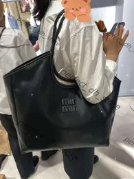 Miumiubag 디자이너 가방 토트 가방 오래된 돈 램프 코듀로이 어깨 핸드백 토트 가방 대용량 여성 가방 겨드랑이 가방 Mui mui bag 578