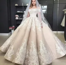 Abiti da sposa vintage champagne gonfi con spalle scoperte Applique 2019 con spalle scoperte Lunghezza intera Church Garden Princess Wedding Gow8154487