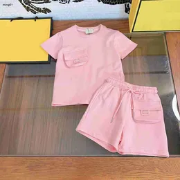 Brand Baby Clothes Flap Pocket Kids Kort ärm Tvådelar Set Girls Tracksuits Storlek 110-160 cm Summer Boys T Shirt and Shorts 24mar