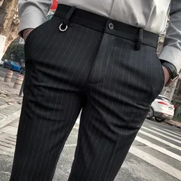 Męskie garniturowe spodnie Sukienka Nowe elastyczne szczupły dopasowanie proste czarne spodnie Striped Formique Boutique Mens Ubranie kostki 240318