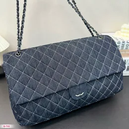 Vintage tasarımcı siyah denim maxi xxl havaalanı omuz çantaları gümüş metal donanım matelasse zincir crossbody el çantaları büyük kapasiteli günlük kıyafet seyahat çantası 45cm