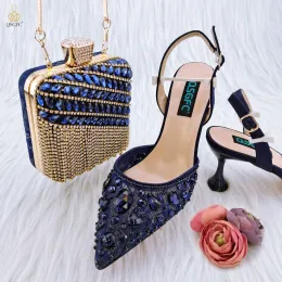 Pumpar QSGFC 2023 Italiensk design Afrikanska damer Party Shoes and Bag Nigerian Fashion Lace Mini Bags and Mid Heel Pointed Shoes