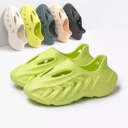 Sandalet 2023 Yeni Moda Erkek Sandalet Sold Renk Eva Enjeksiyon Ayakkabıları Yaz Nefes Alabilir Hollowout Yürüyüş Ayakkabıları Garden Clogs