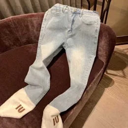 Jeans femininos calças de designer de luxo mulheres jeans primavera verão moda letras bordadas cordeiros lã patchwork calças jeans perna reta padrão asiático c0oa