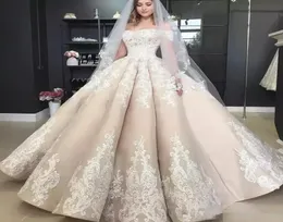 Vintage Puffy Champagne Wedding Suknie z aplikacji na ramię 2019 poza ramionami Pełna długość Kościoła Ogród Princess Wedding Gow9954056