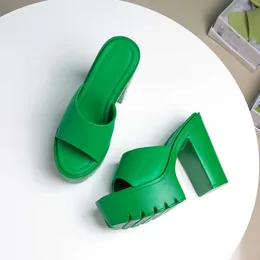 HBP Non-Brand New Chaussures Femme Scarpe con plateau Moda di lusso Tacchi alti spessi Ciabatte estive Designer di feste Pantofole sexy per le donne