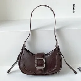 Vintage Handväskor för kvinnor Halfmoon läder hasp axel crossbody väska lyxdesigner damer underarmsäckar hobo mode 240311