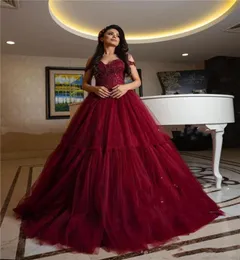 رائع قبالة الكتف Burgundy Profy Prom Dresses خط من أعلى الخرز الحلو 15 16 Girls Long Quinceanera فستان سهرة رسمية 3839984