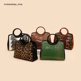 Cross-border Wholesale Fashion Brand Handbags Snake Patterned Large Capacity Tote Bag for Womens Mothers New Single Shoulder Handbag