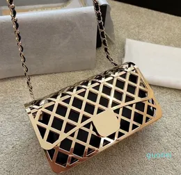 Designer -Gold Metal Diamond Lattice Frame Chain Shoulder Ryggsäck Kvinnor Single Shoulder Makeup Bag