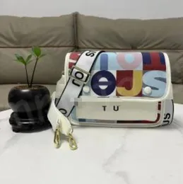 Tasarımcı Yeni Crossbody Bag Deri Flep Kapatma İki Manyetik Düğmeler Çanta Kadın Katı Siyah Beyaz Pembe Çapraz Vücut Omuz Çantaları