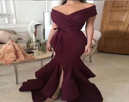 Elegante burgunderrote lange Meerjungfrau-Abschlussballkleider 2019, kleine geteilte Rüschen, Abendkleider, V-Ausschnitt, schulterfrei, formelles Partykleid 1317089