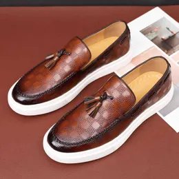 HBP Baba Olmayan Nokta Ayak Parçası Siyah Renk Püskül Loafers Düz rahat dayanıklı erkekler deri elbise ayakkabıları üzerinde gündelik kayma