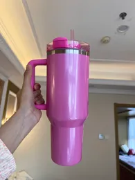 Hepsi stok 40oz söndürücü aynı 1: 1 tumblers cosmo geçit töreni flamingo ortak markalı Sevgililer Günü Hediye Kupası 40oz paslanmaz çelik akış söndürücü pembe kapak saman araba kupa