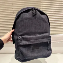 Klassisk unisex casual denim ryggsäck resväska med super bra ryggstorlek på 30 * 40 cm ryggsäck gata trend stora axelväska designer studenter fritids ryggsäck