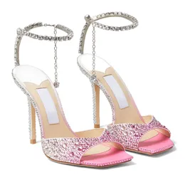 أحذية مصممة صندل مفتوحة ليدة الصندل Saeda 100 مم حزام من الساتان الوردي الساتين مع حذاء حفل زفاف من الكريستال 35-43Box