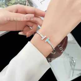 AA Designer Charm Armreif TifanT Love V Gold High Edition Doppeltes offenes Armband Türkis Diamant 18 Karat Roségold Armband BBUL