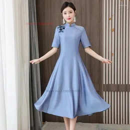 Abbigliamento etnico 2024 Abito da sposa Qipao cinese migliorato Cheongsam Fiore nazionale Ricamo A-line Raso elegante orientale