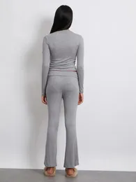 Женские футболки, комплект из двух предметов, брюки-клеш, укороченный топ с круглым вырезом и отложной тонкий комплект для отдыха в рубчик с низкой посадкой, спортивный костюм