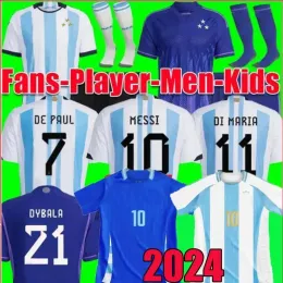 XXL 2024 아르헨티나 축구 유니폼 22 세계 팬 플레이어 버전 메시시 맥스 Mac Allister Dybala di Maria Martinez de Paul Maradona Child Kid Kit 남자 여자 축구 셔츠