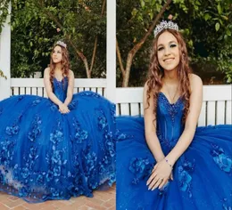 Abiti da laurea Quinceanera blu royal con perline romantiche Sweetheart 2022 Fiori floreali Glitter Tulle Sweet 15 16 Anos Prom7477807