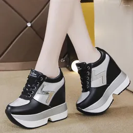 Casual skor mode vita sneakers kvinnors plattform kil höjd ökar 10 cm tjock sula chunky paljetter lady hösten pu