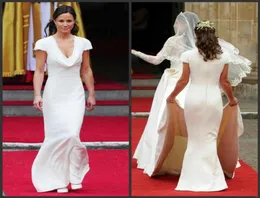 Berömda Pippa Middleton Bridesmaid -klänningar med sexiga draperade djupa vneck och fantastisk kortärmade sjöjungfru täckt knappklänning till och med1331704