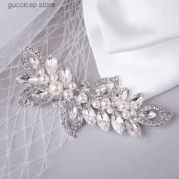 Tiaras Fashion Barrette Cubic Cubic Crystal Leaf Hair Clips for Women Accessories Bridal Hairband Wedding Haile Jewelry Party BrideヘッドピースY240319