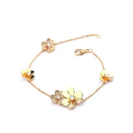 S FANJIA Samma stil Klöver Fem Flower Armband Light Nisch Design Tiktok High Level Utsökta handprydnader Armband Ame Tyle