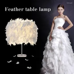 Bordslampor Creative Feather Lamp Wedding Night Light Decor Bedroom Bedside Lighting Wholesale Modern Home