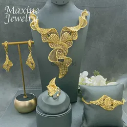Złota Bangle Dubai 18K Gold Gold Zestaw damskiej biżuterii afrykański naszyjnik kolczyka pierścionka bransoletki luksusowe prezenty ślubne Nigerian 240319