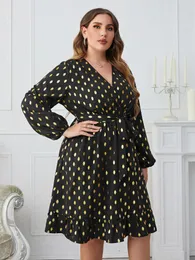 Plus Size Avvolgente Scollo a V Abito da donna a maniche lunghe con coulisse Cintura in vita Abito con puntini dorati Orlo con volant Abito da donna elegante autunno 240312