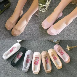 Calzini da donna Giappone Harajuku sottili bocca superficiale silicone antiscivolo goccia con traspirante confortevole barca ghiaccio seta grigio