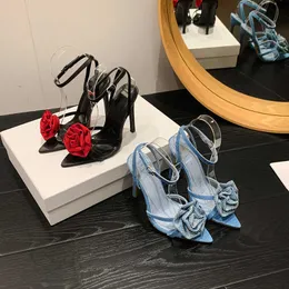 Nicht brandneue Strass-Rose-HBP-Blüte im französischen Stil, elegante Designer-Damen-Sandalen mit spitzen Party-High-Heels und Denim-Sandalen