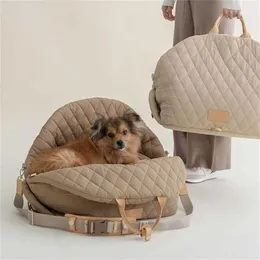 Topp axelväskor Pet Dog Nest Nylon Tote Bag Löstagbar handväska Bil Dual Use Travel Cat Designer Handväskor 240311