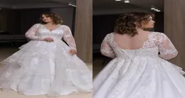 2020 Plus Size Bohemian Wedding Dresses V Neck Appliced ​​Long Sleeves spets brudklänningar Cascading Ruffles Tiers Open Back Abiti DA9231697