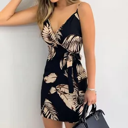 Abiti estivi stampati con piante a foglia per le donne Lunghezza al ginocchio Abito sexy con scollo a V con lacci Abito senza schienale Plus Size Abito Femme 240312