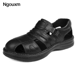 Sandalen ngouxm 2021 Neue Sommermänner Sandalen Outdoor Nonslip Beach Black Flat Fisherman Freizeitschuhe im Freien