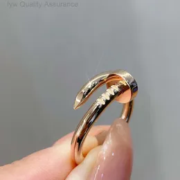 المصمم كارتيرا الضوء الفاخر على غرار Kajia الكلاسيكية الأظافر Ring النسخة الكورية النسخة الكورية مزاج Titanium الصلب سوار عديمة اللون كهدية لأفضل الأصدقاء